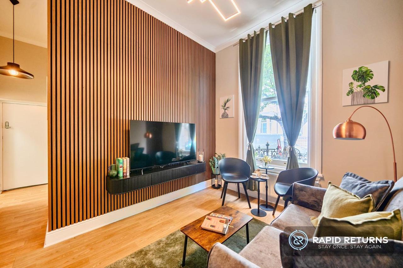 Deluxe One-Bedroom Apartment