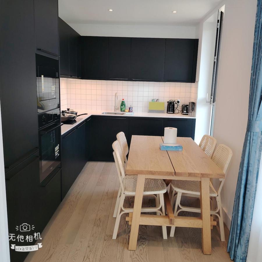Elegant 2BR with Balcony near Canary Wharf - B&B Londres