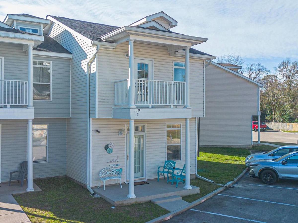 Two King Suites - POOL - Short Walk to the Beach - Bed and Breakfast Gulfport