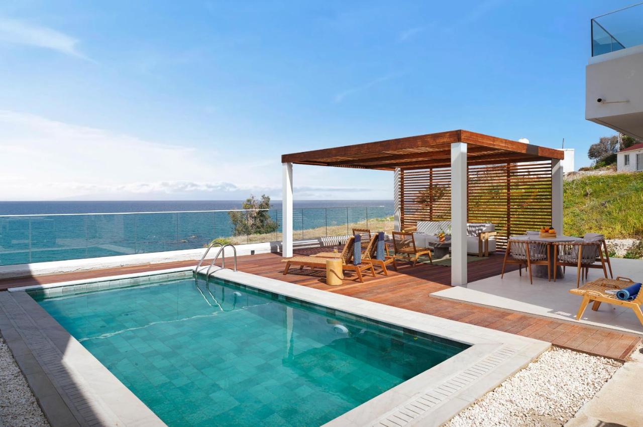 Villa Lara - Stylish Retreat with Beach Access - B&B Pachýammos