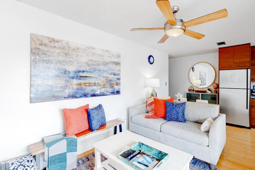 Ground-floor condo half block from the beach with patio central AC pool & WiFi - B&B Destin