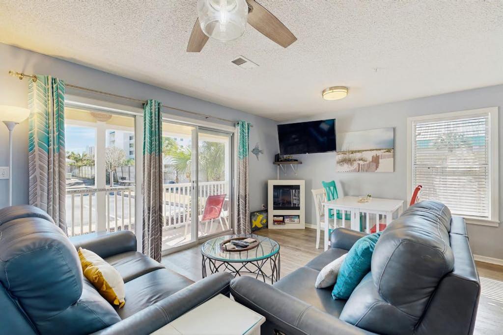 Condo in paradise with open layout pool access & patio - snowbird-friendly - B&B Destin