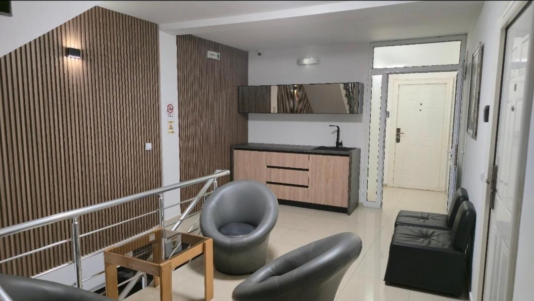 Appartamento con 2 Camere da Letto e Balcone