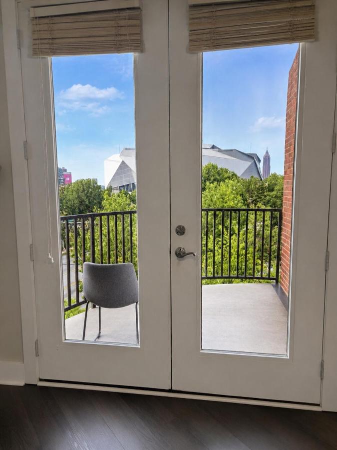 Downtown Condo-Walk to Mercedes-Benz Stadium, State Farm Arena & GWCC- Free Parking - Bed and Breakfast Atlanta