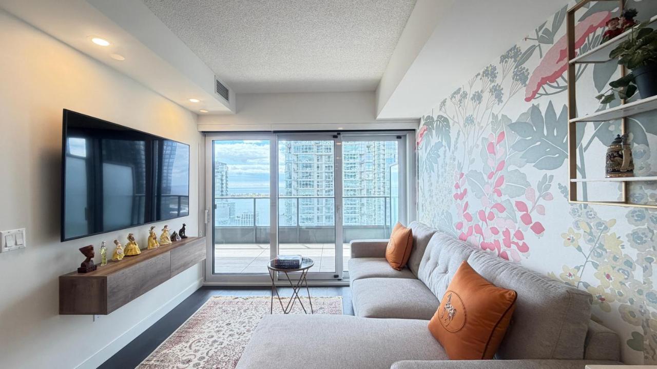 CN Tower Lakefront Luxury Lakeview FIFA26 - B&B Toronto