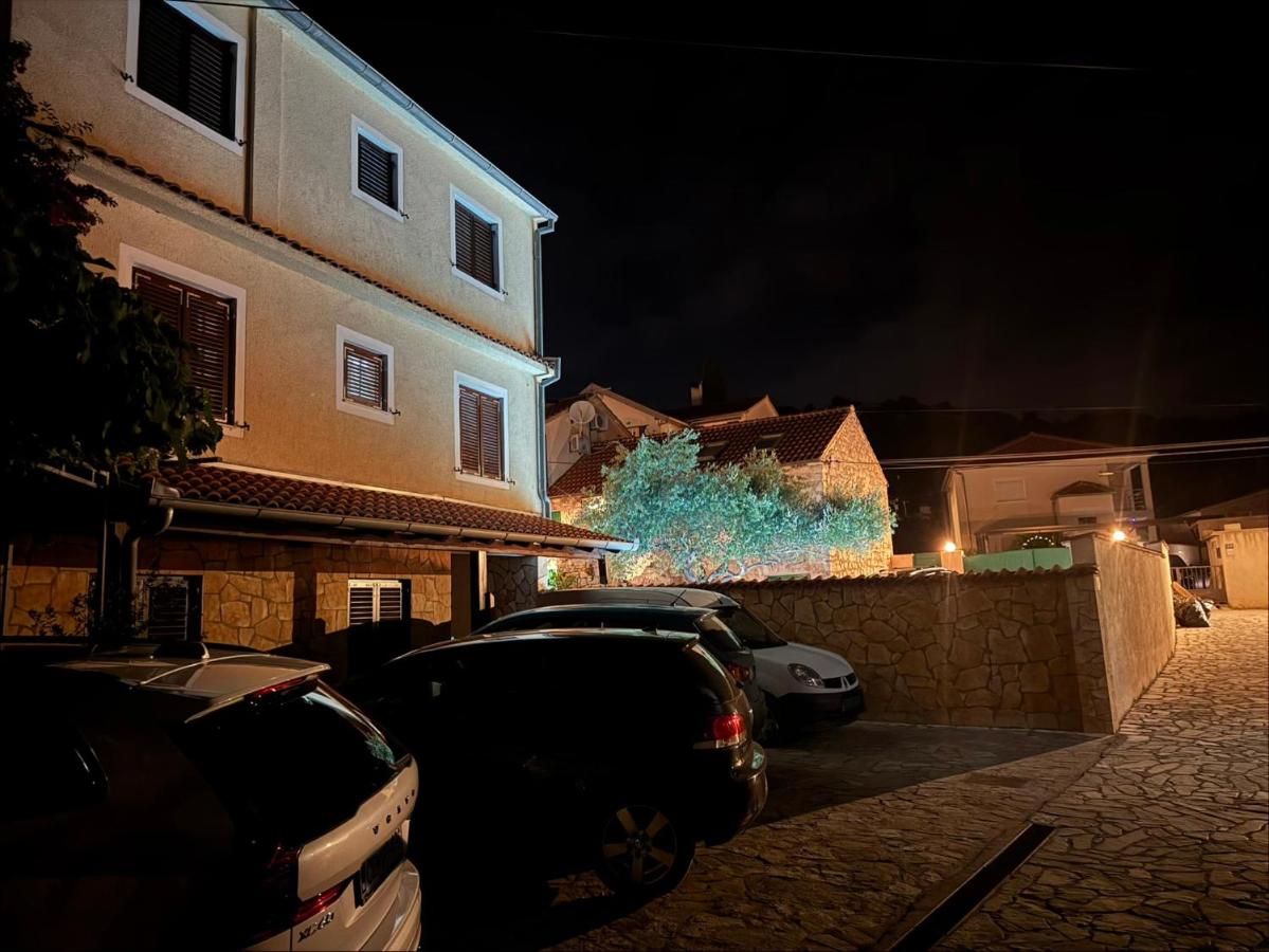 Apartmani Meri - B&B Jezera
