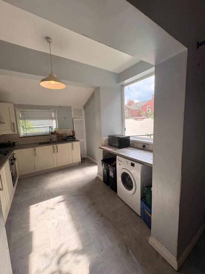 Double room in shared house with shared bathroom - Ferienwohnung Kingston upon Hull
