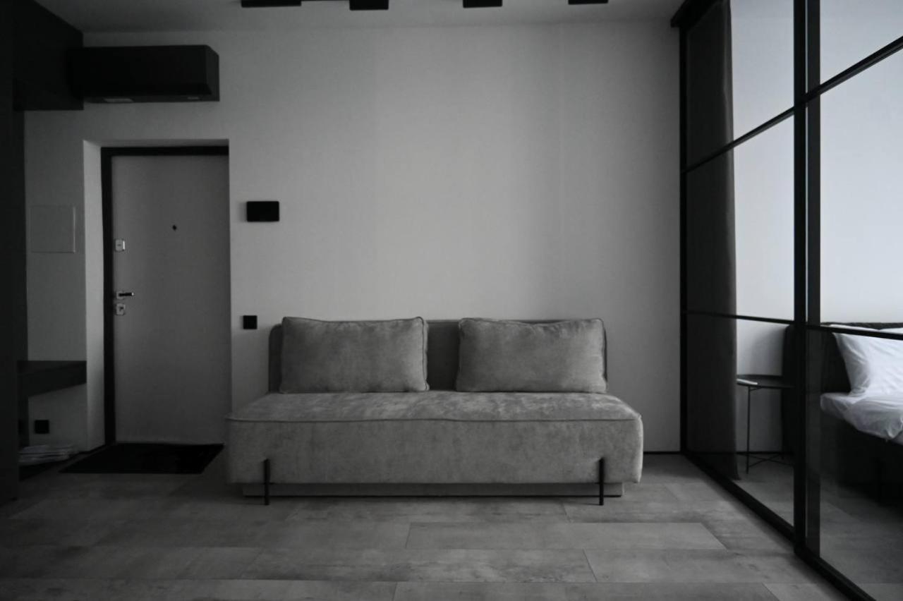 Modern Dark Minimalist Apartment with Panoramic Views - Ferienwohnung Lwiw