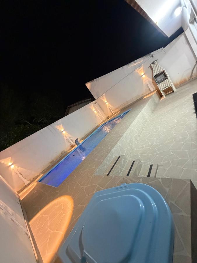 Casa De Veraneio - B&B Araruama