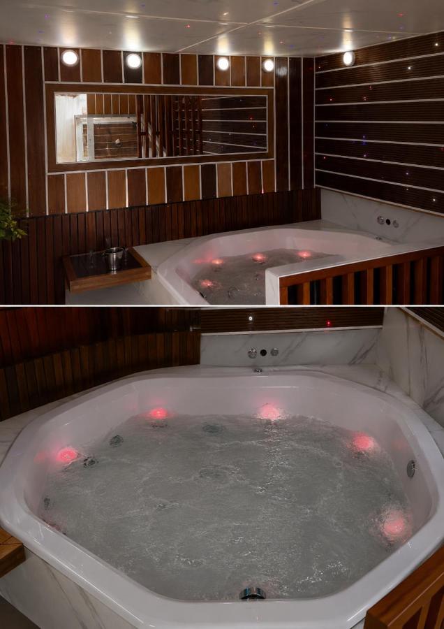 Deluxe Suite mit Whirlpool-Badewanne