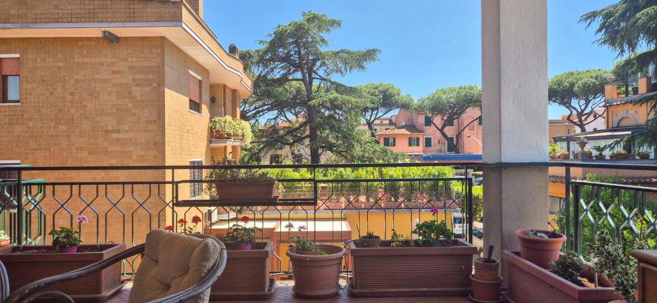 Quiet Apartment near Appia Antica 2 Bathrooms & Terraces - Bed and Breakfast Rome