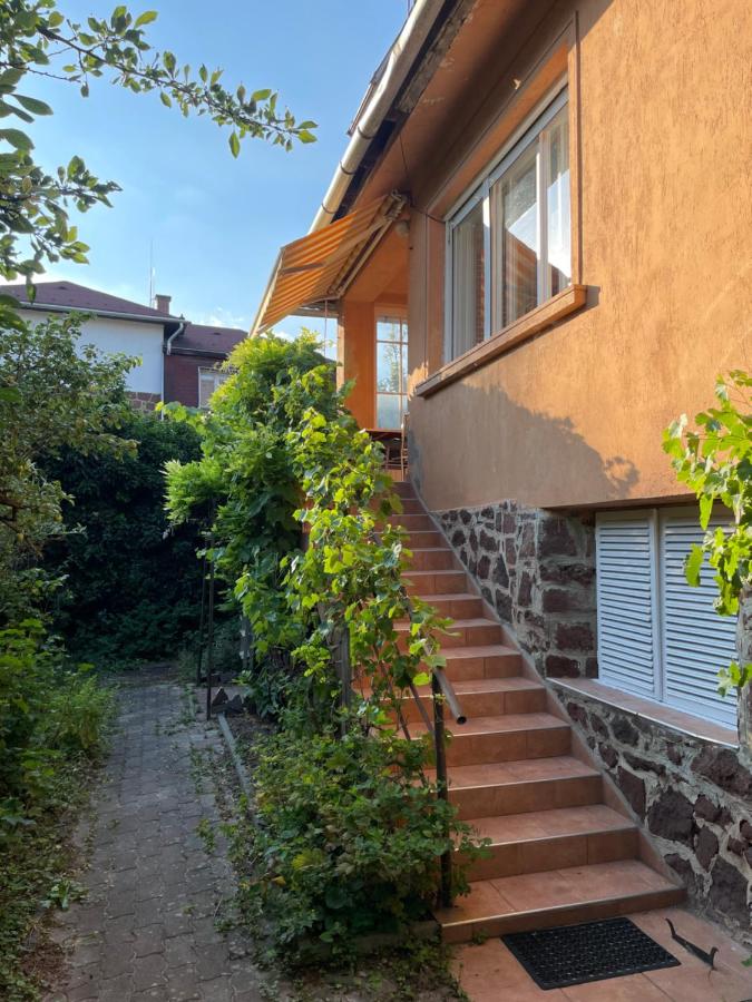 Zongorás Apartman - B&B Balatonalmádi