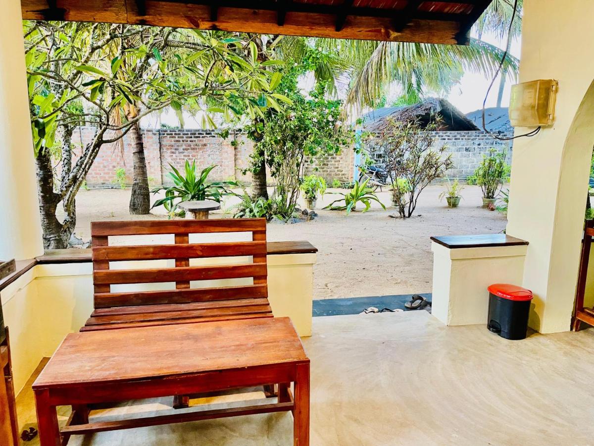 Hakkeem's Homestay - B&B Arugam Bay
