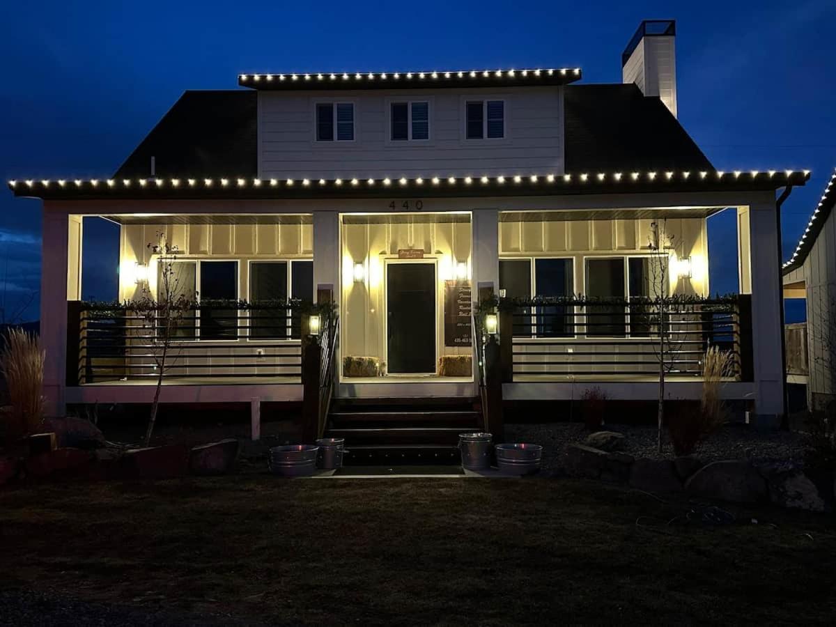 Luxury Farm Home @ Stoney Farms w/ Private Hot Tub - Bed and Breakfast Panguitch