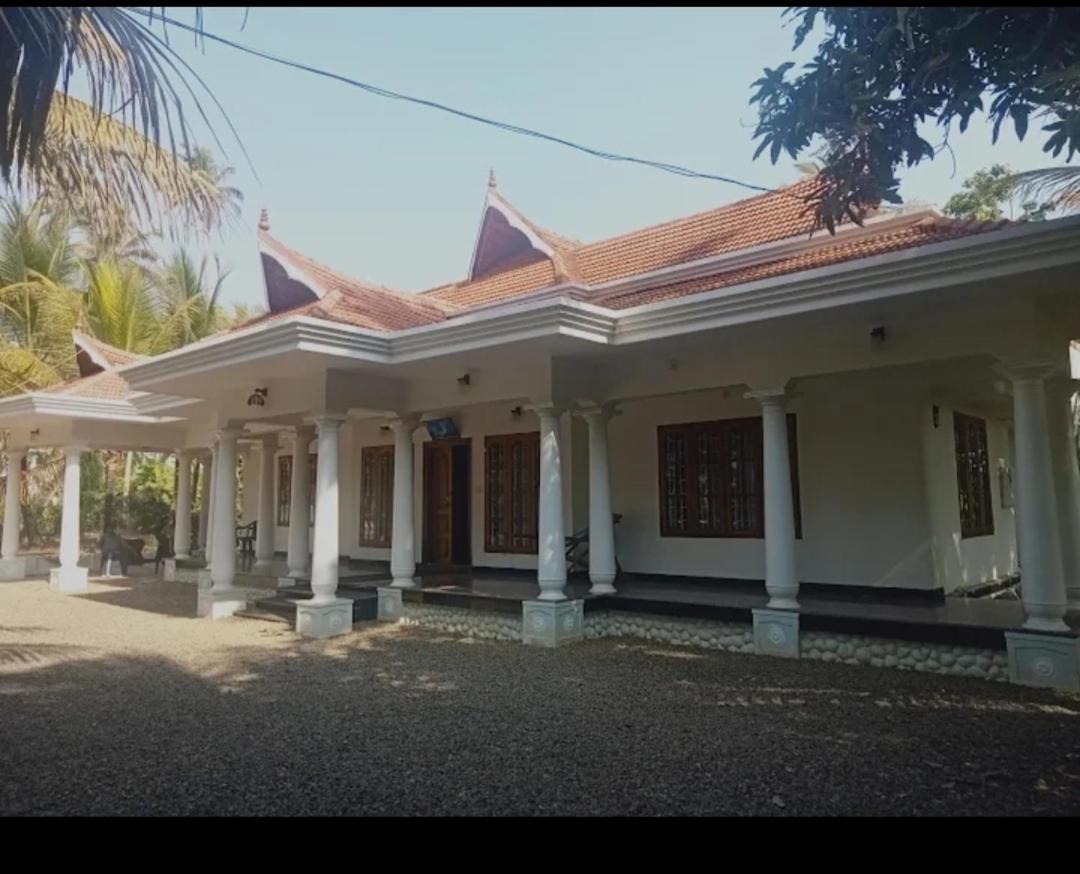 Anvarin river front Home stay Kainakary - B&B Alleppey