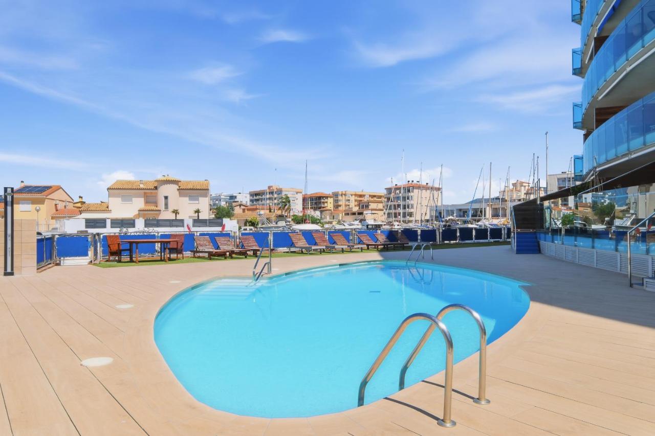 Apartamento en Port Trebol con parking privado y acceso directo a la piscina - Chambres d'hôtes Roses