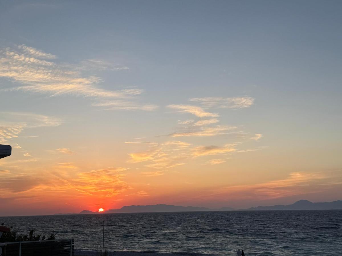 Beachfront Luxury Studio with Panoramic Sea View - B&B Ialysós
