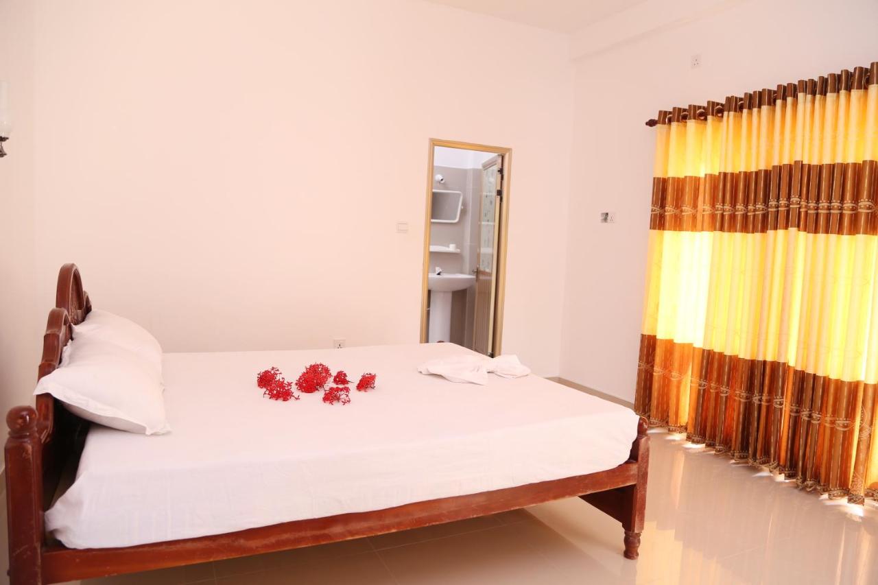 Standard Double Room with Half Day Safari (5 am - 10 am)