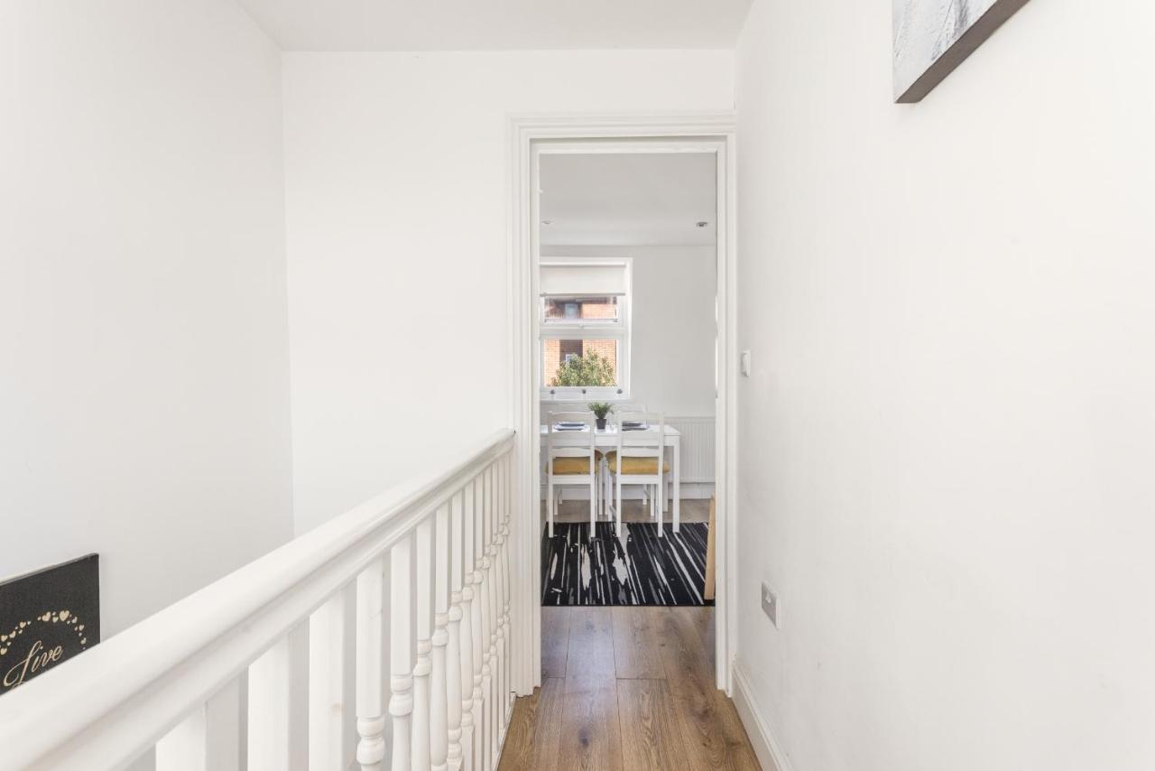 Central Greenwich Modern 2 Bedroom Apartment - Bed and Breakfast Londen
