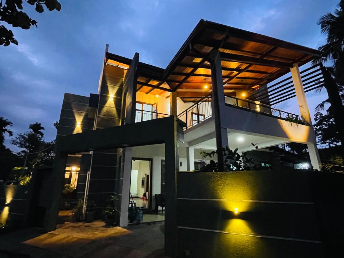Monarch Lake Villa - B&B Anuradhapura