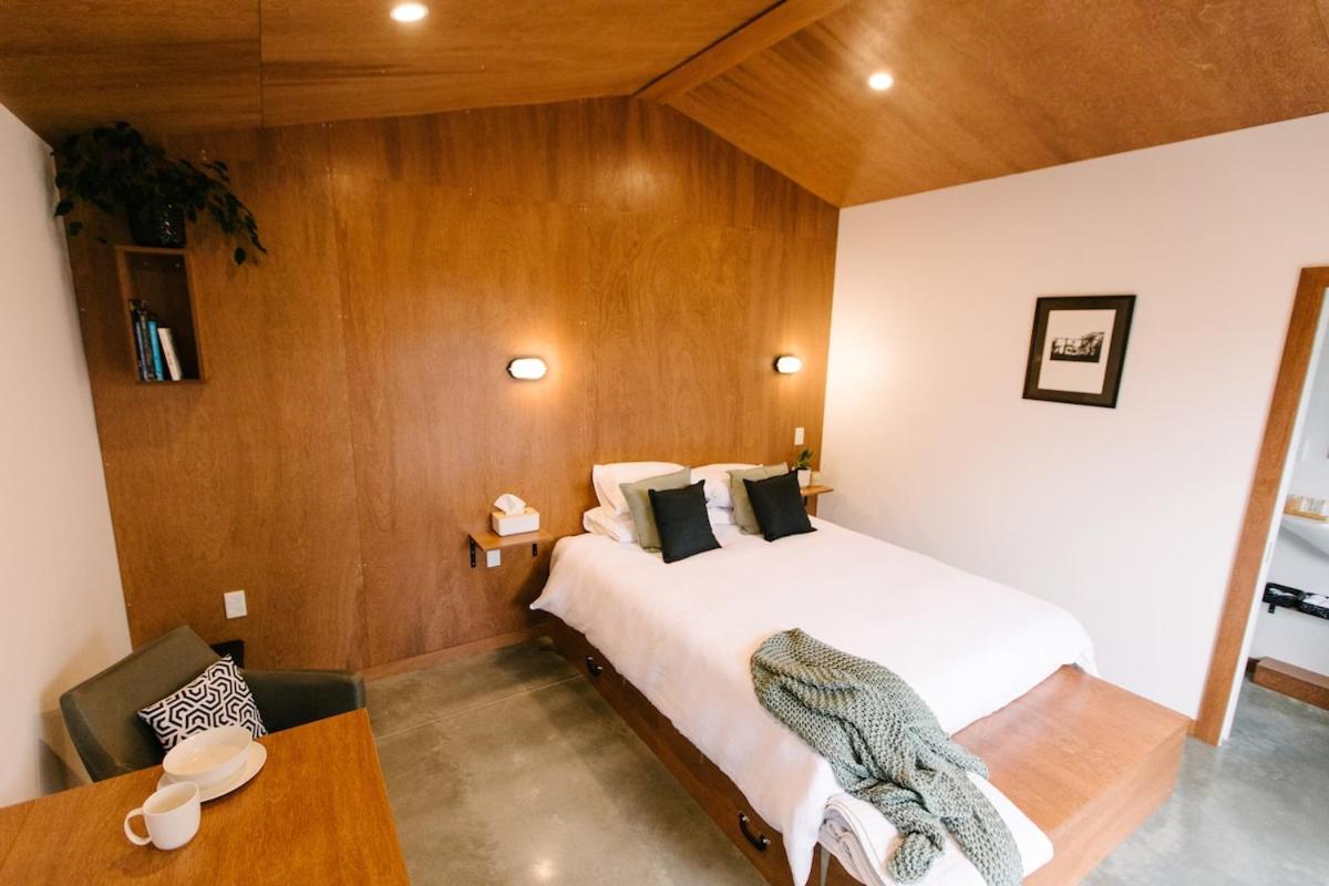 'Little Two' - Cosy Studio close to Airport - B&B Christchurch