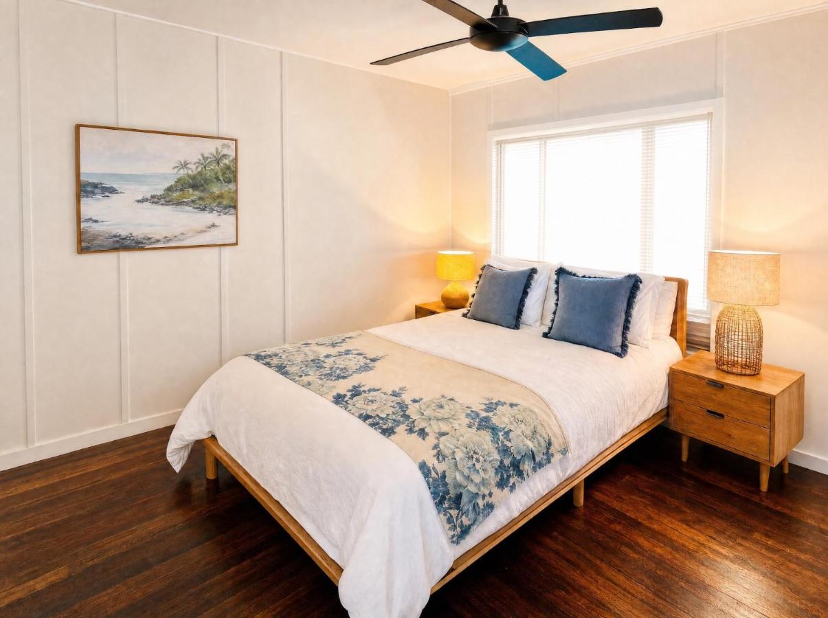 Relaxing Tin Can Bay Cottage, Walk to the water front and Pub - B&B Tin Can Bay