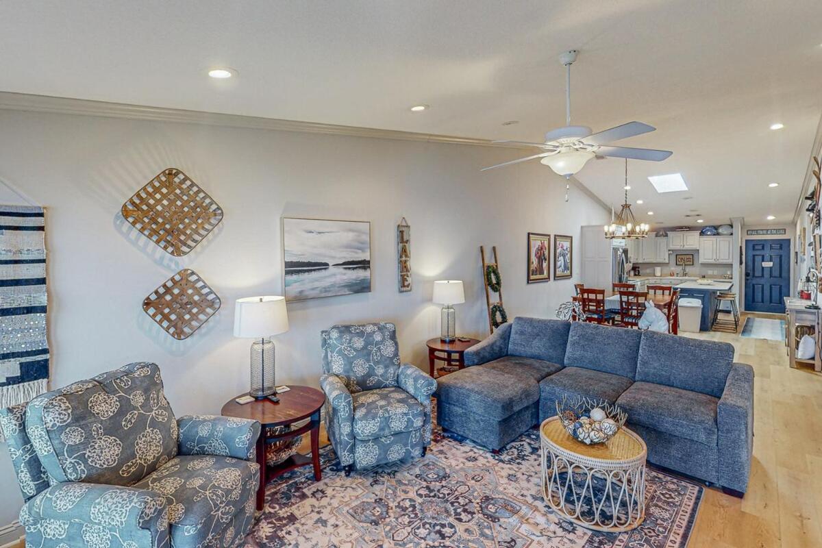 Upscale Lakefront Retreat: Private Dock & Jetted Tub - Chambres d'hôtes Hot Springs