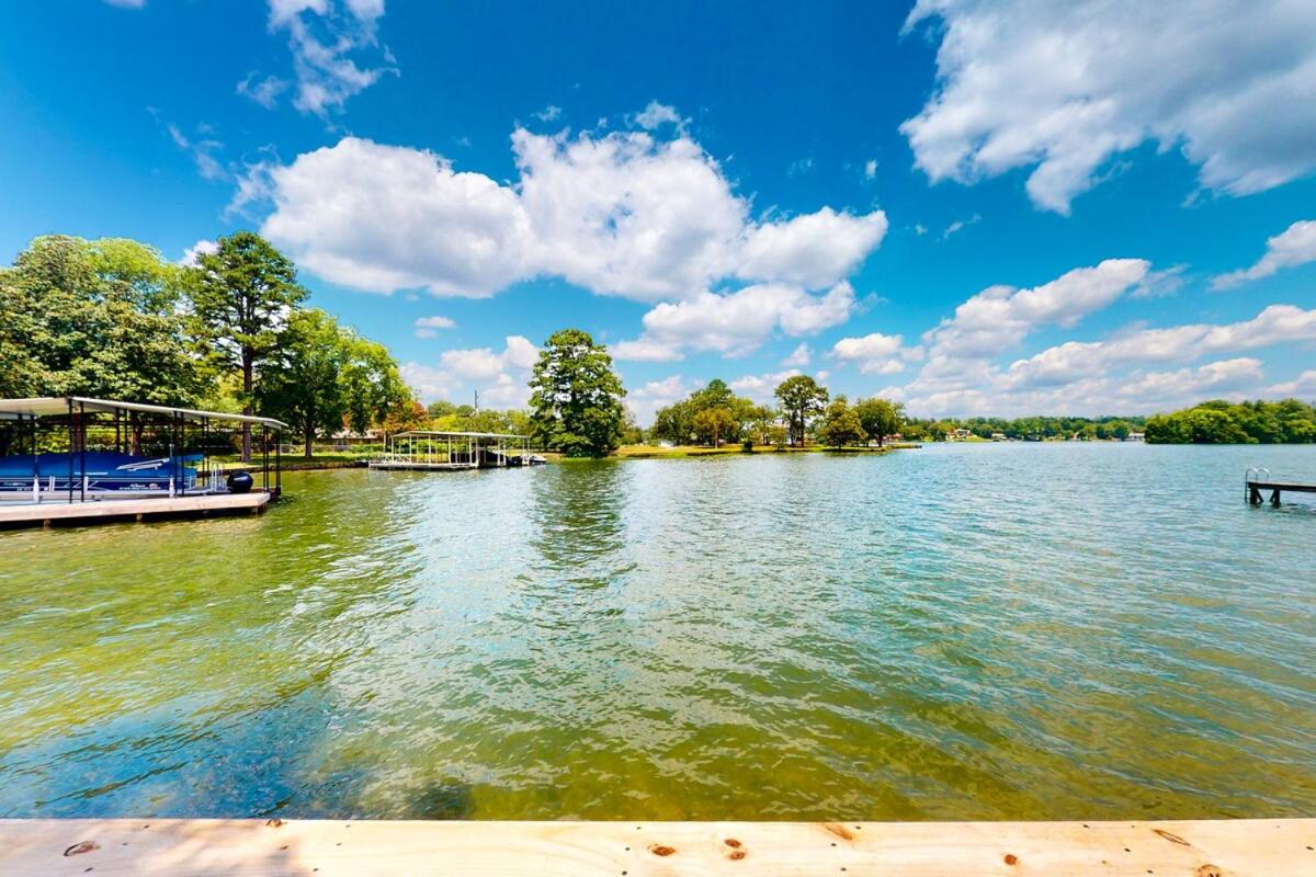 Step-Free Lake Hamilton Retreat: Private Pier, Kayaks & Scenic Views - Chambres d'hôtes Lake Hamilton