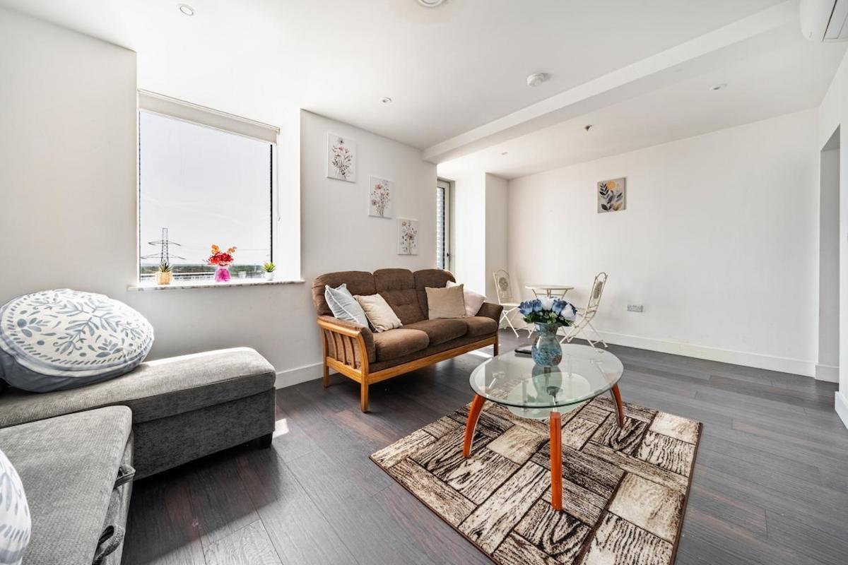 Spacious Wimbledon Flat, Sleeps 5 - B&B London