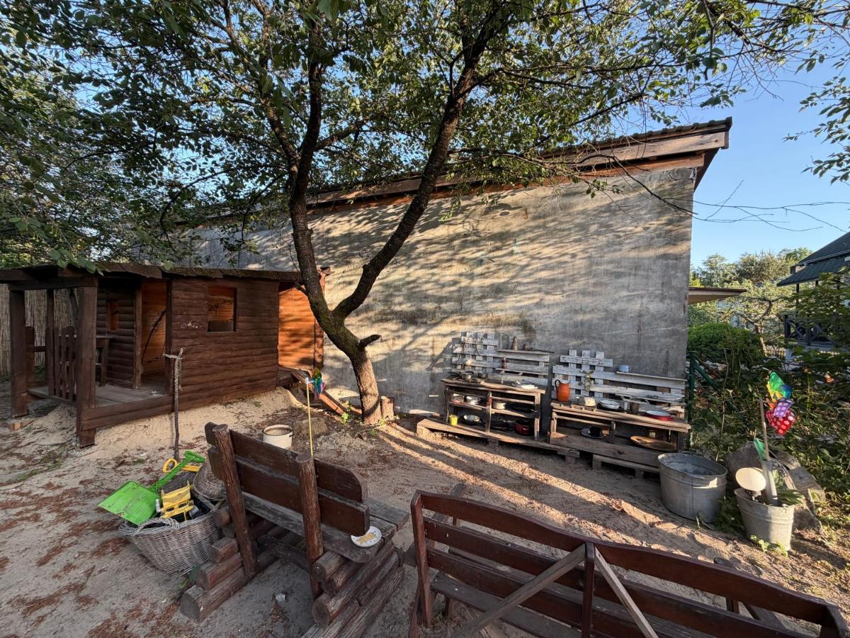 Studio Miodowa - z antresolą i ogrodem w sercu Zwierzyńca - Chambres d'hôtes Zwierzyniec
