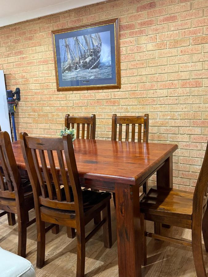 Corner unit 1x1 self-check in - B&B Geraldton