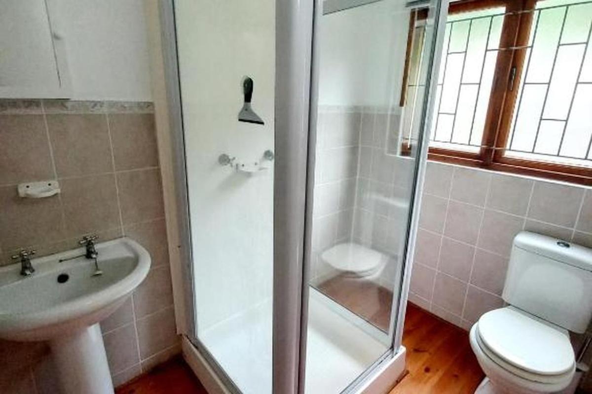 Beach Cabin with a pool - B&B Port Alfred
