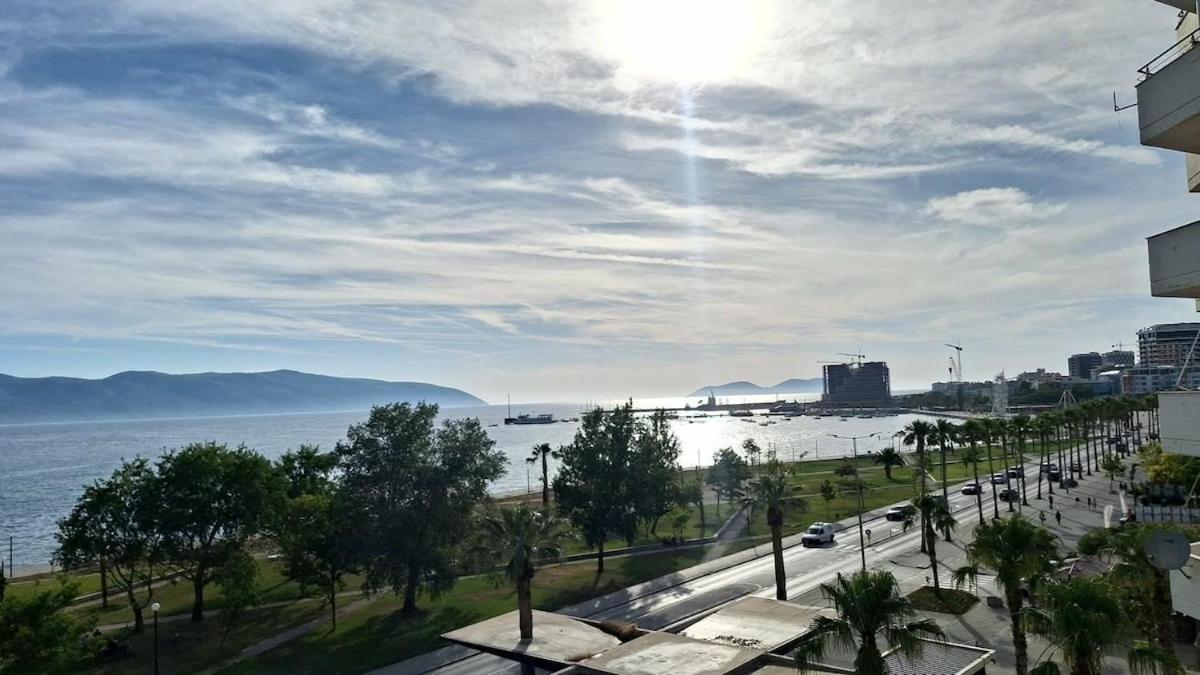 Sea View Retreat 2BR Apartment on Lungomare - Bed and Breakfast Vlorë