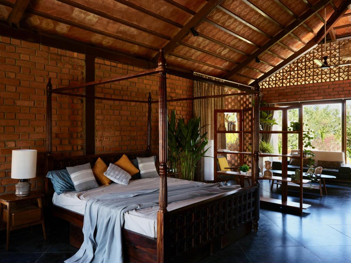 Atmos Coquitos, Kerala themed manduva courtyard - B&B Hyderabad