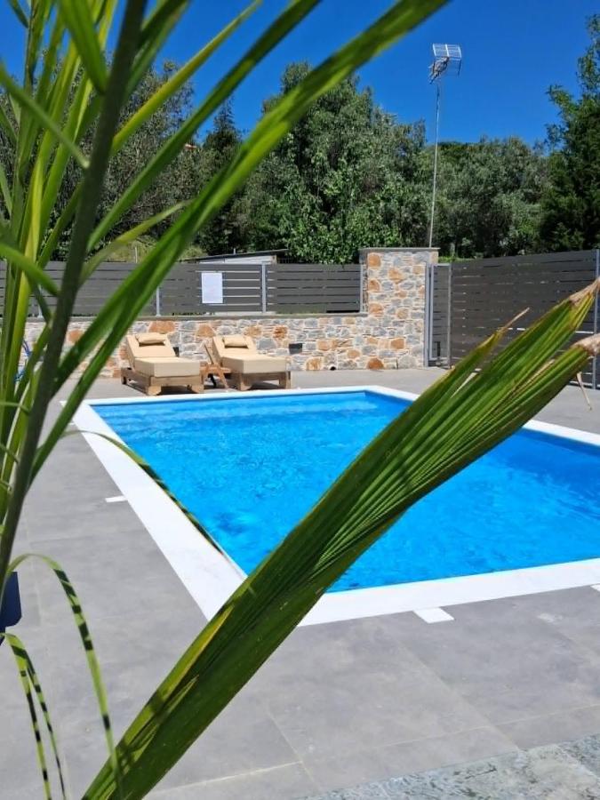KT Villa - B&B Troulos
