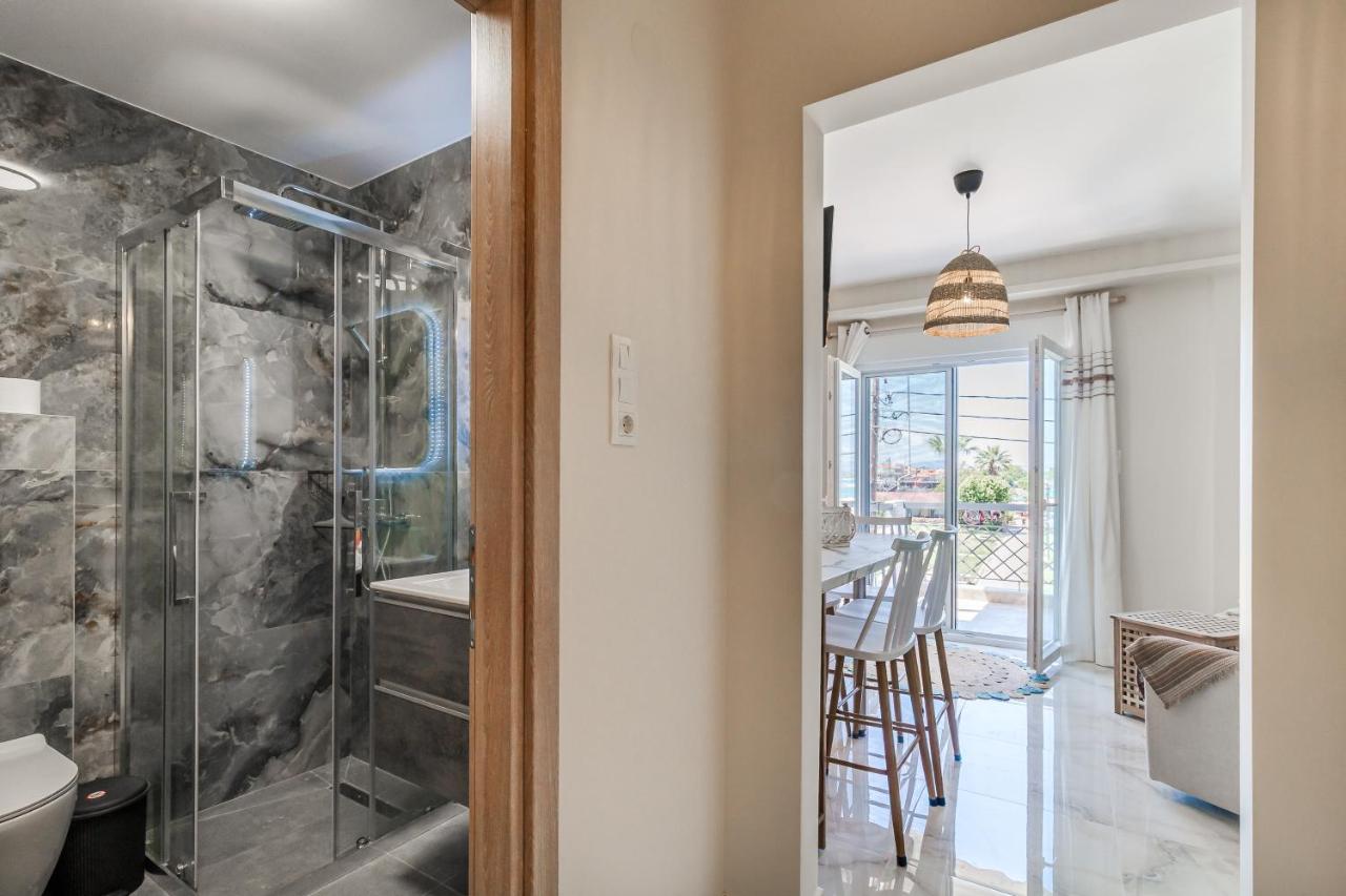 Delion Seaview Apartment by RentalsPro-Nea Potidea - Ferienwohnung Néa Poteídaia