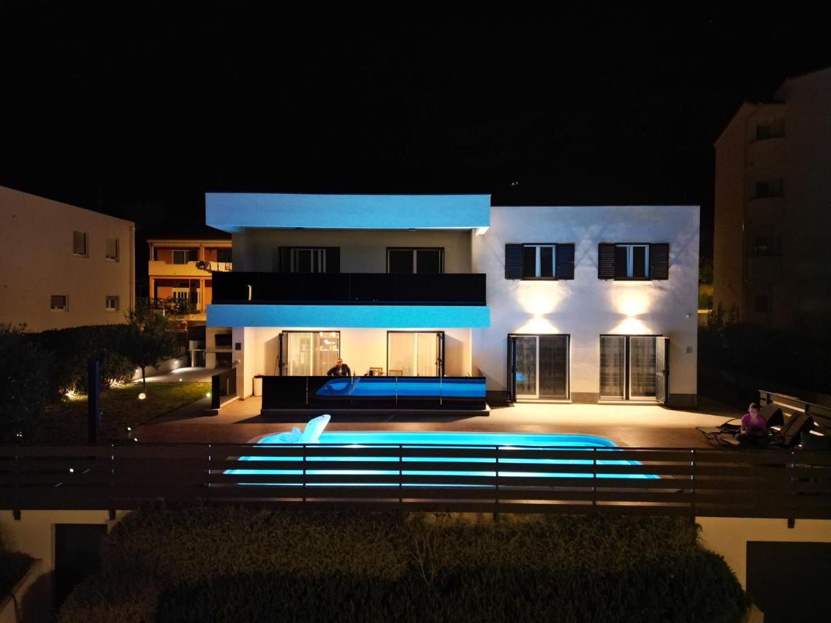 Apartments Tijara with shared pool - B&B Kutleše