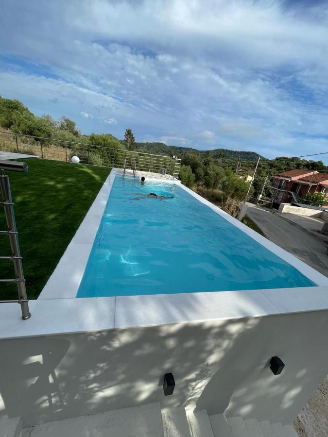 Villa Rinoula-private pool - Chambres d'hôtes Vitaládes