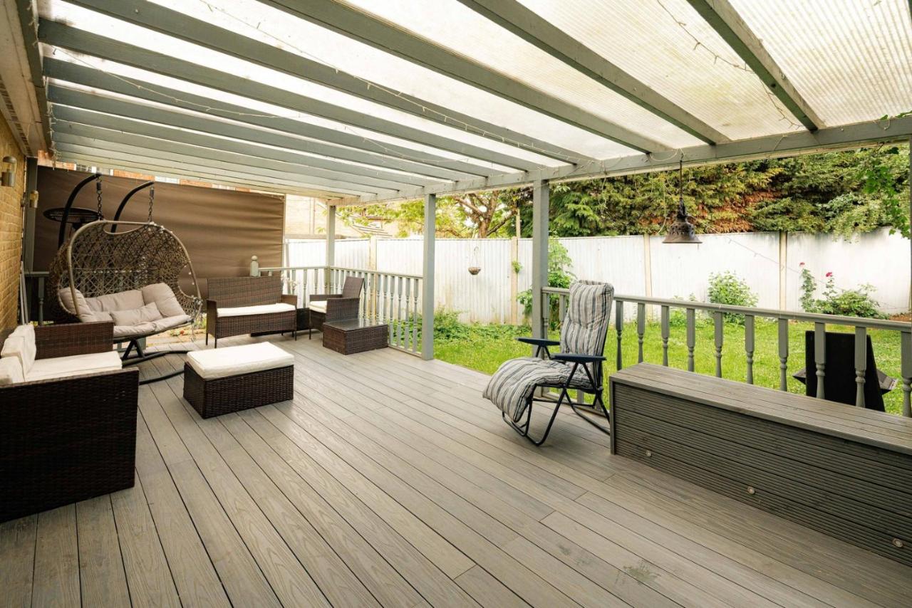 Spacious 4BR Home with Garden & Parking - Chambres d'hôtes Londres