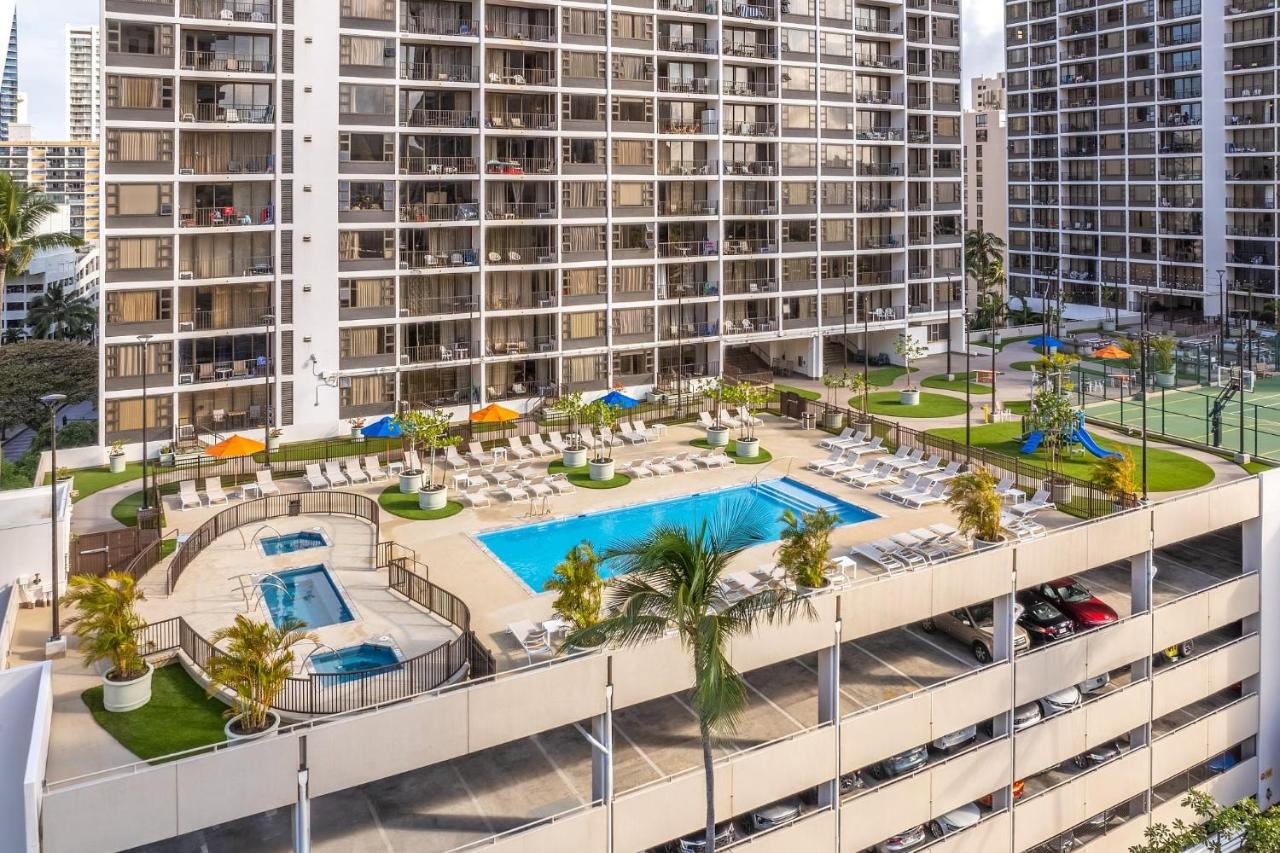 Spacious 14th Floor Corner Suite, Partial Diamond Head and Ocean Views, FREE Parking! - B&B Honolulu