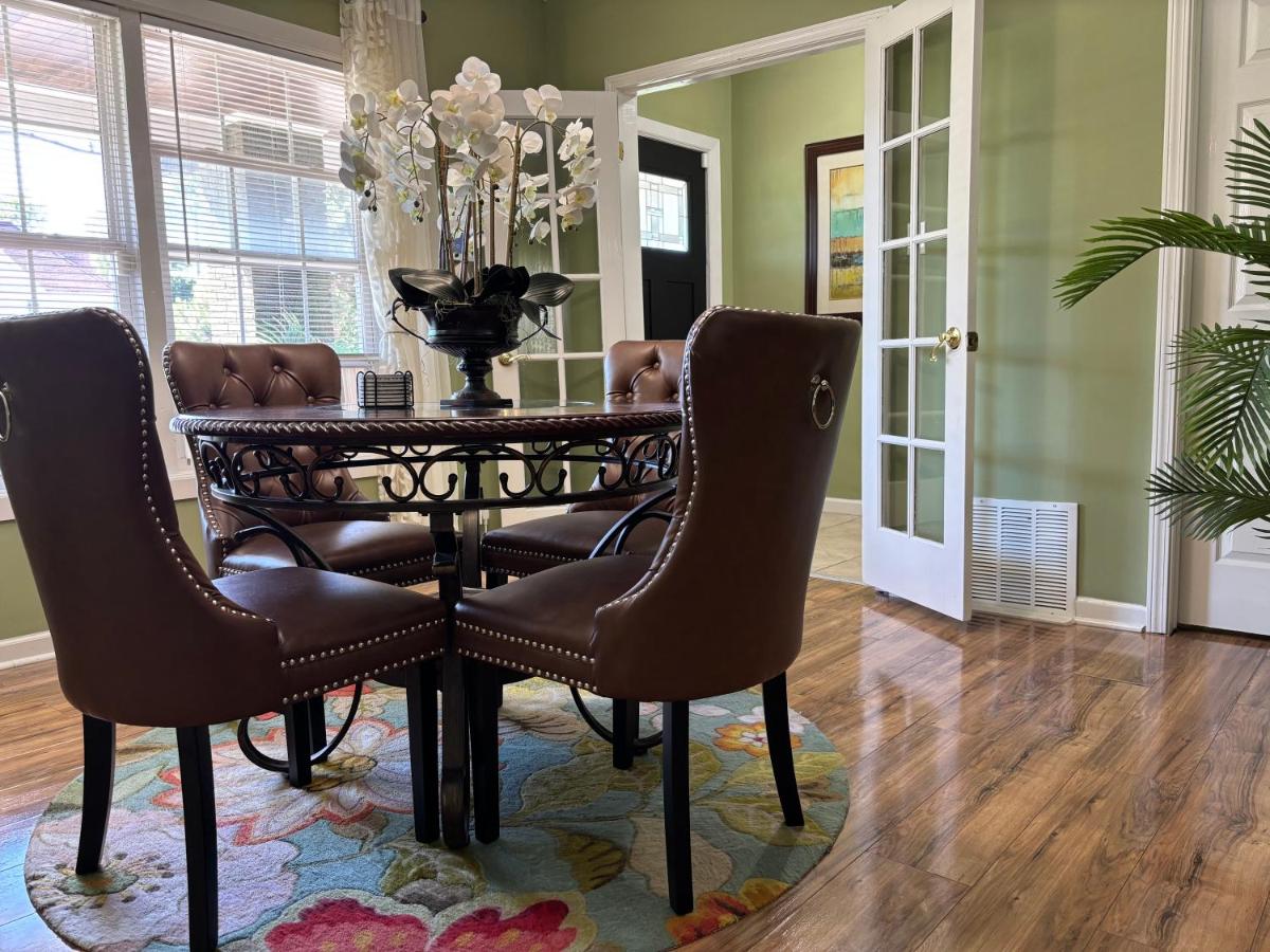 Beautiful 3 Bedroom Villa - 5 Mins to Falls - B&B Niagara Falls