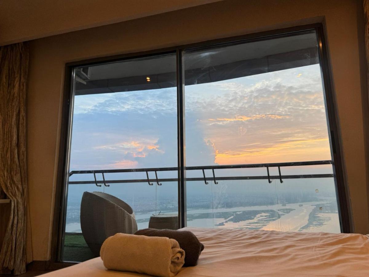 Supernova sky inn stay 42 floor half day - Bed and Breakfast New Delhi