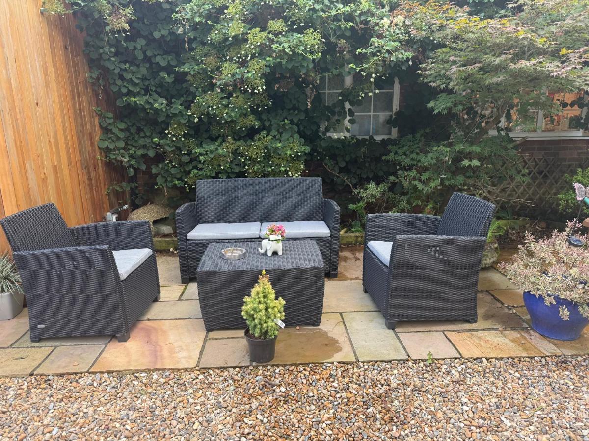 Da Vinci Guest House & Guest Parking, A Real Gem - B&B Crawley