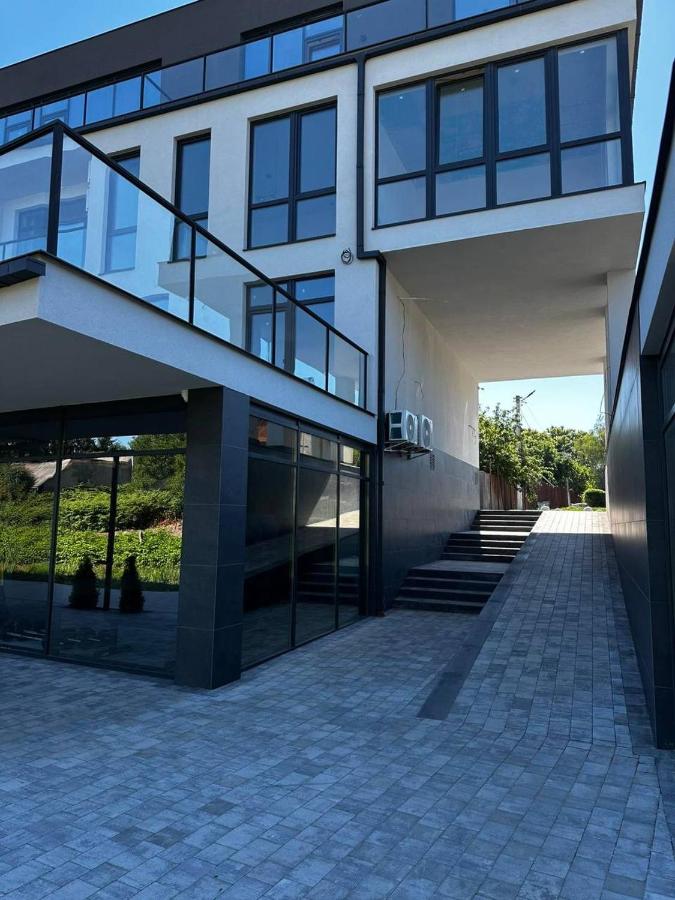 Новострой-отдельная квартира возле бассейна - B&B Berehove