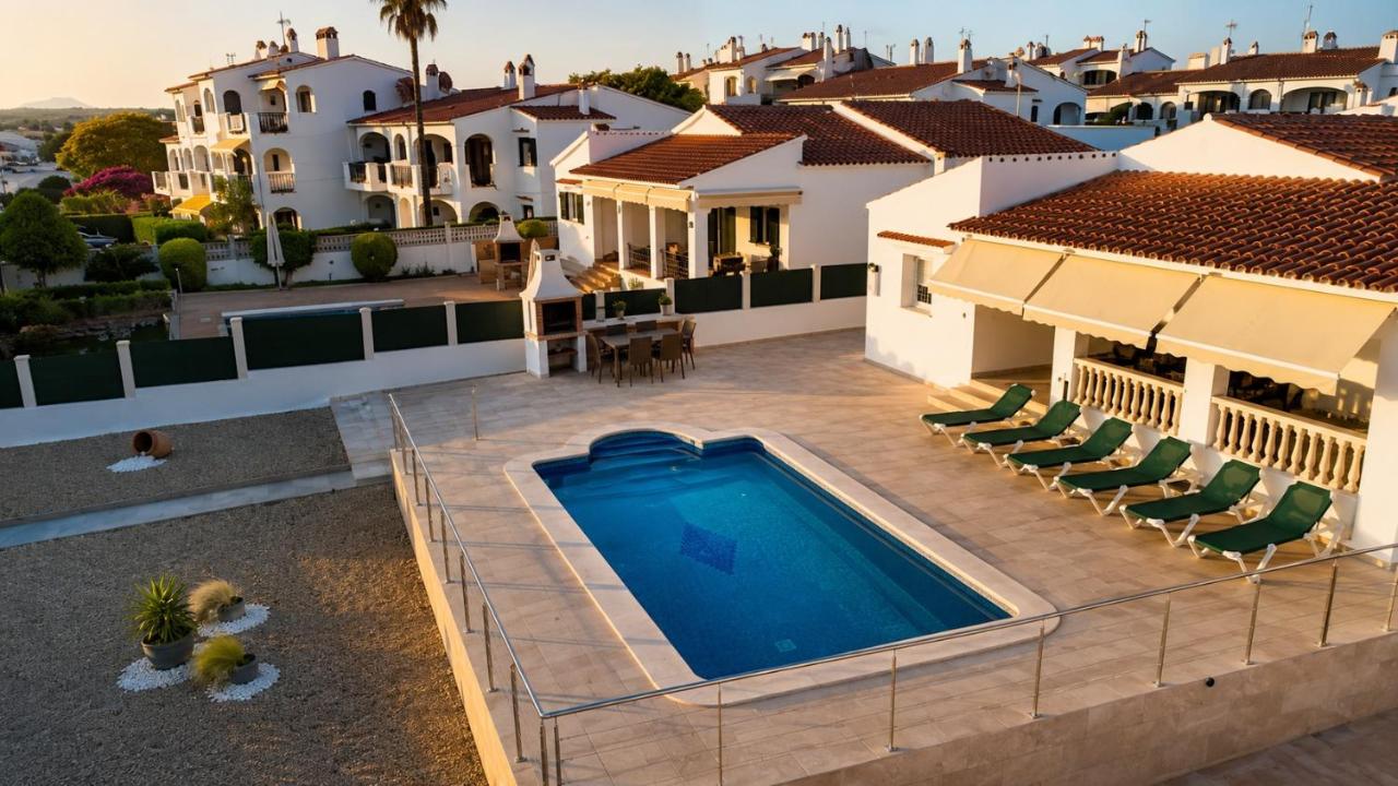 Villa Vistamar - Piscina privada, vistas al mar y a 5 min de la playa - Chambres d'hôtes Cala'n Porter
