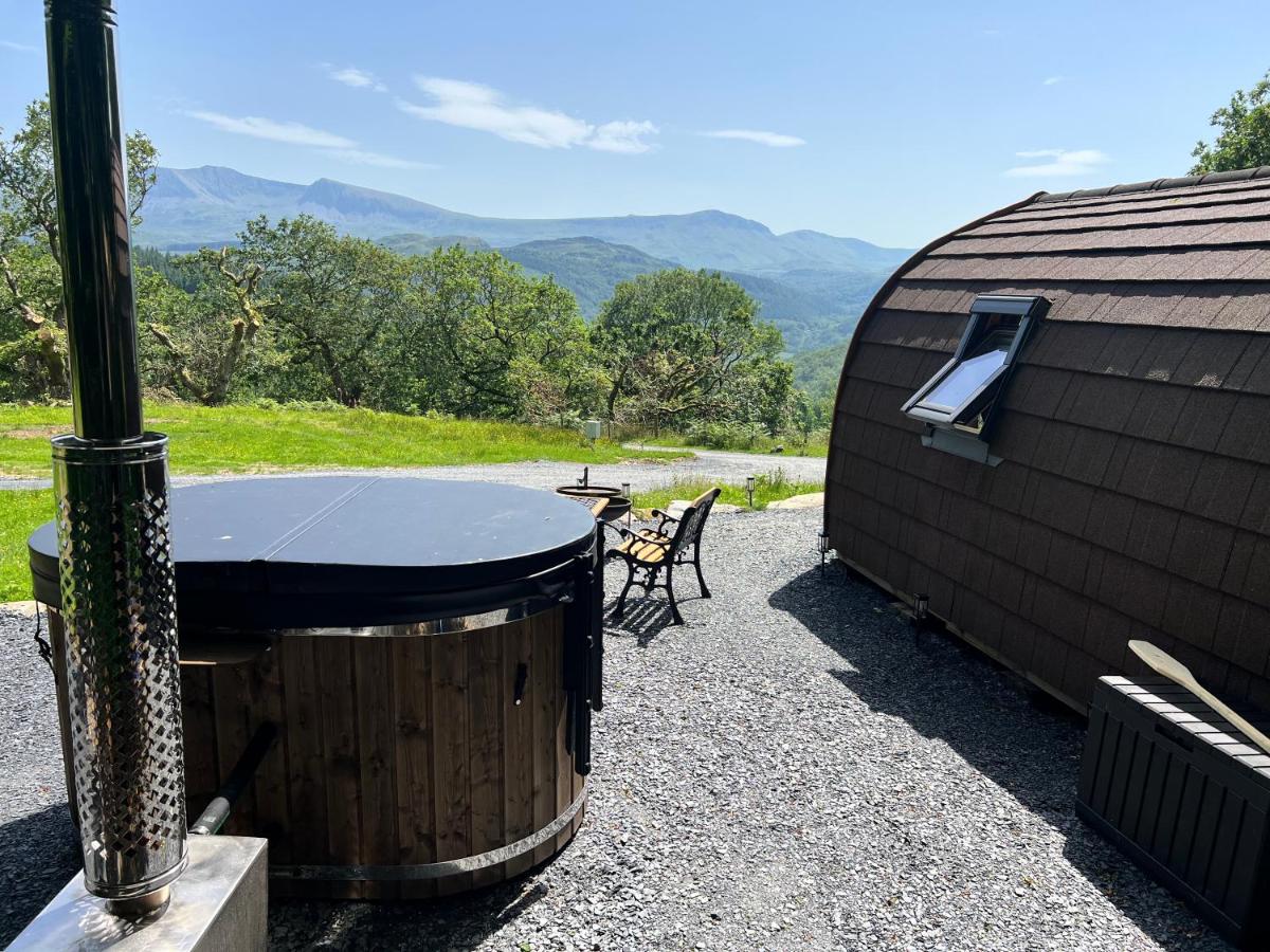 Mountain View Cabin with Private Hot Tub Snowdonia - Bed and Breakfast Penmaenpool