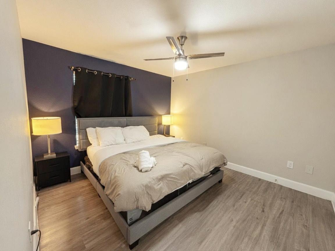King 2 Bed 2 Bath Apt | 5 min walk to NRG | Rodeo - B&B Houston