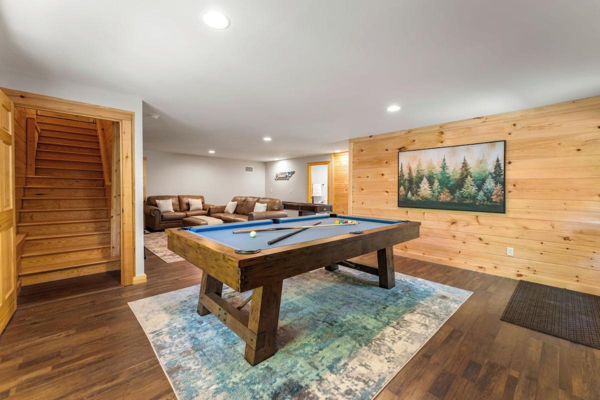 Big, Pristine Mountain Home super-close to Pigeon Forge - Chambres d'hôtes Sevierville