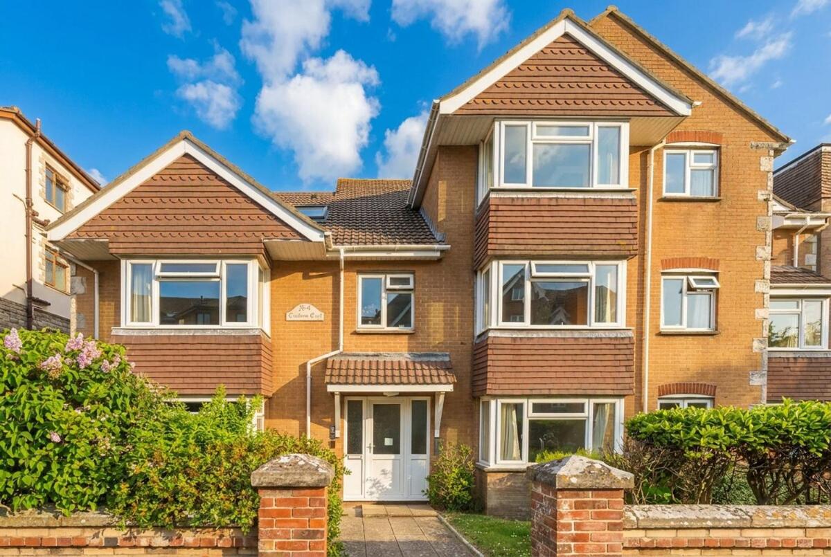 Central Swanage 2 Bed Apartment with Parking - Ferienwohnung Swanage