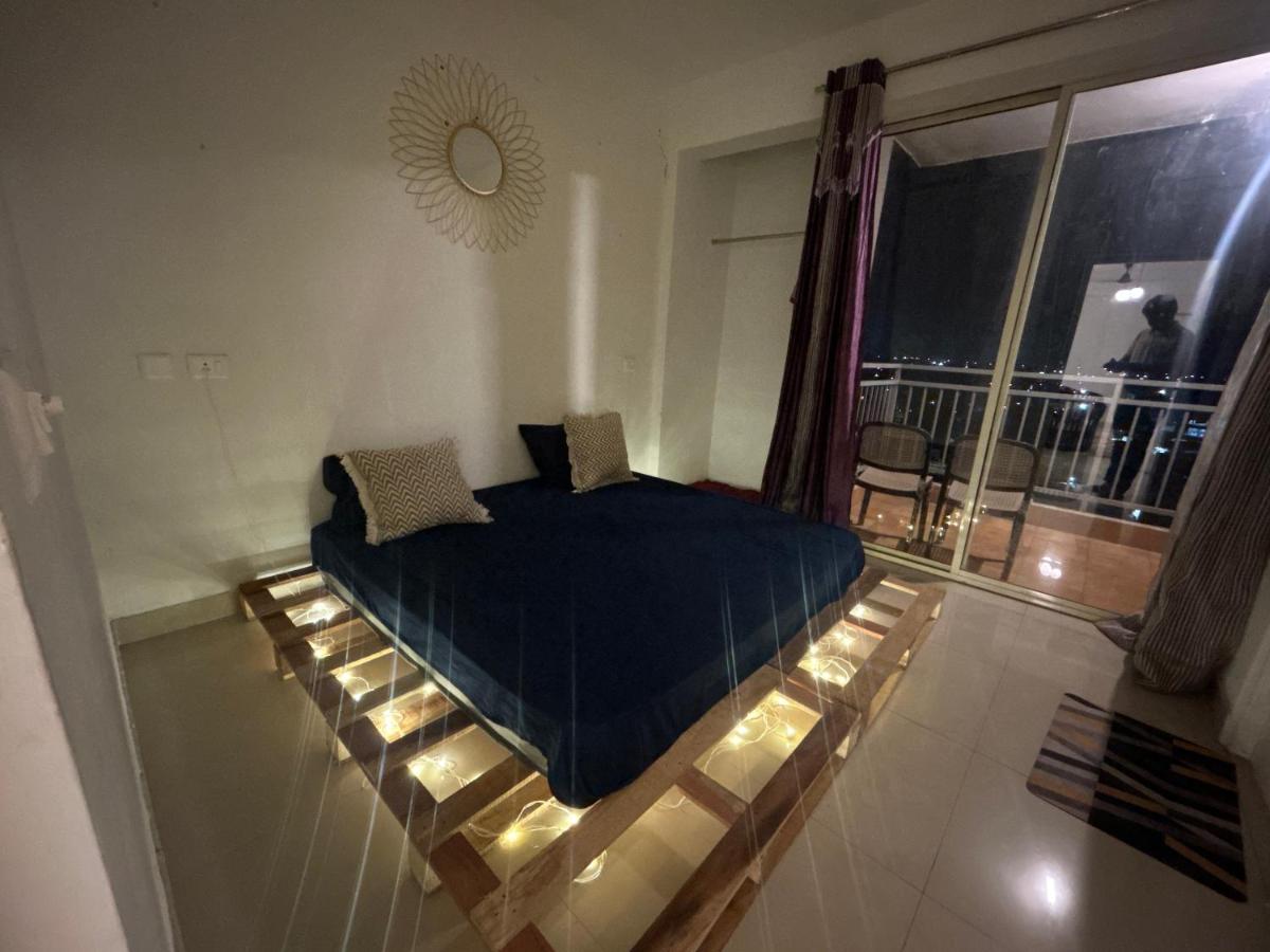 MyStayCompany High Rise -13th floor smart home - Chambres d'hôtes Karnāl